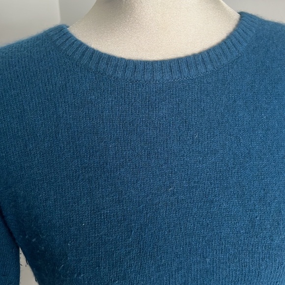 Vintage Mexx 3/4 length sleeve Angora sweater with removable faux fur collar. - Picture 4 of 8